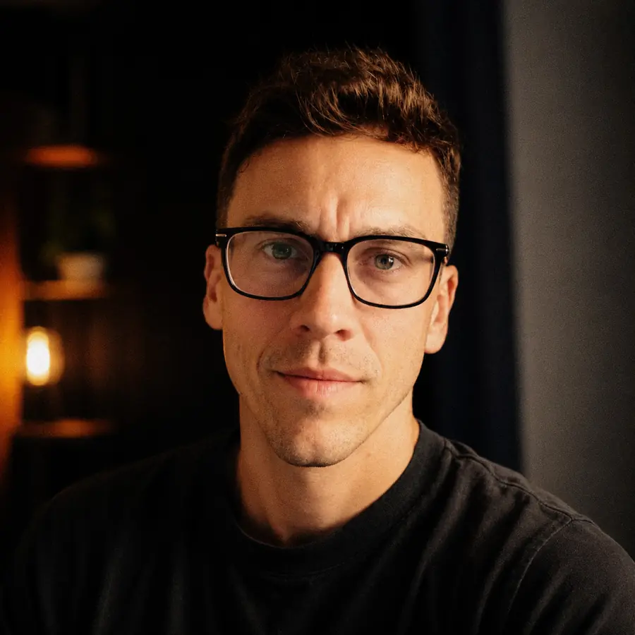 Retrato de Jose Ángel Elbal, director creativo