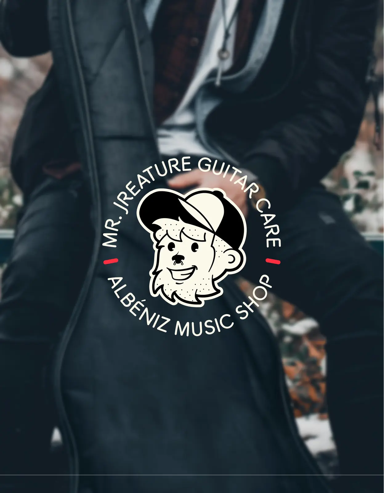 Mr. Jreature Guitar Care: logotipo circular con la mascota aplicado en una funda de guitarra